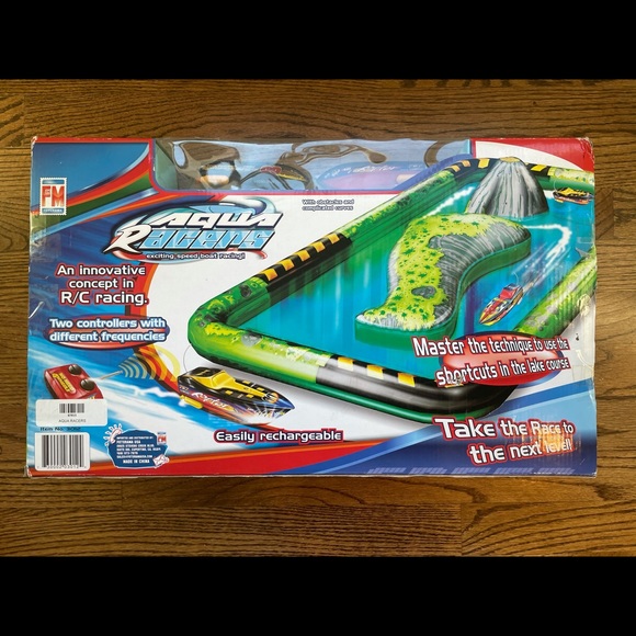 Aqua Racers- The Exciting Speed Boat R/C Toy- Two Speed Boats & Course- Open Box - Picture 7 of 13